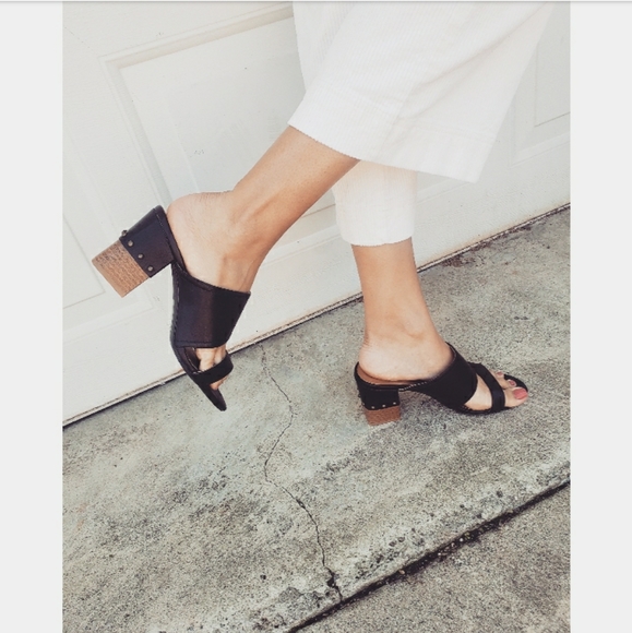 Shoes - 🚨SUMMER collection// double strap black heel